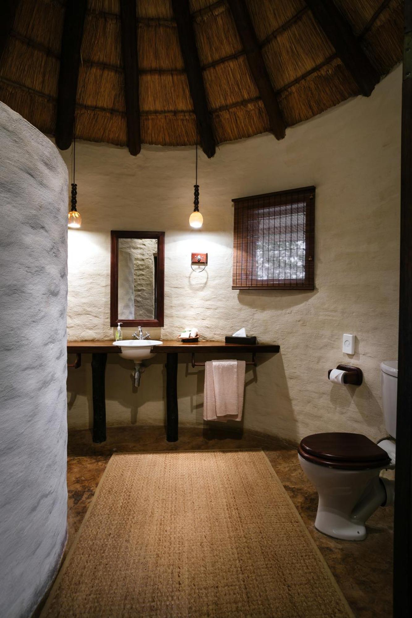 Mopane Bush Lodge *