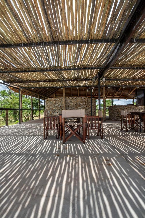 Mopane Bush Lodge *